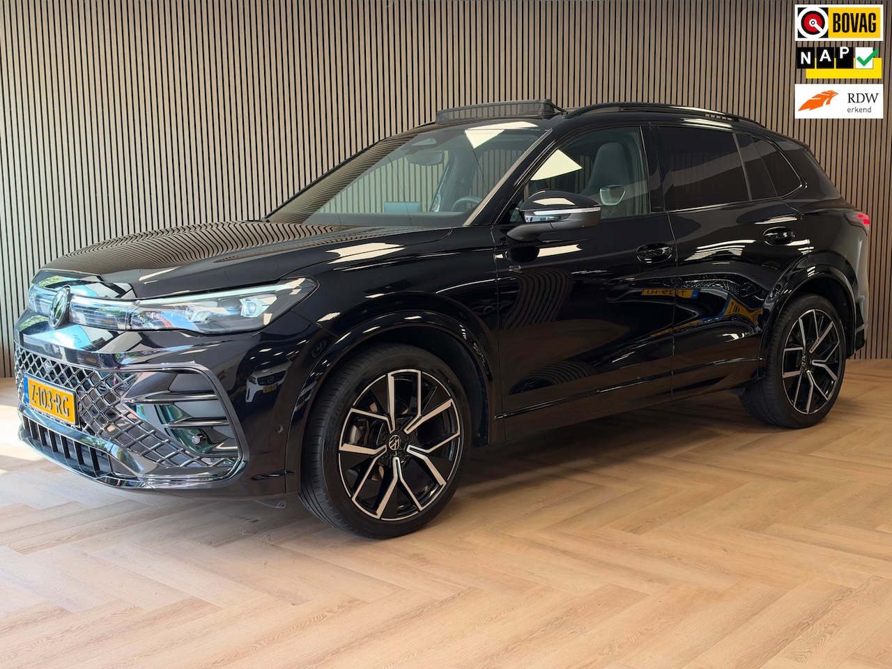 Volkswagen Tiguan - 1.5 eTSI R-Line Business DSG PANO NAVI 360CAM TREKHAAK BTW IQ LIGHT - AutoWereld.nl