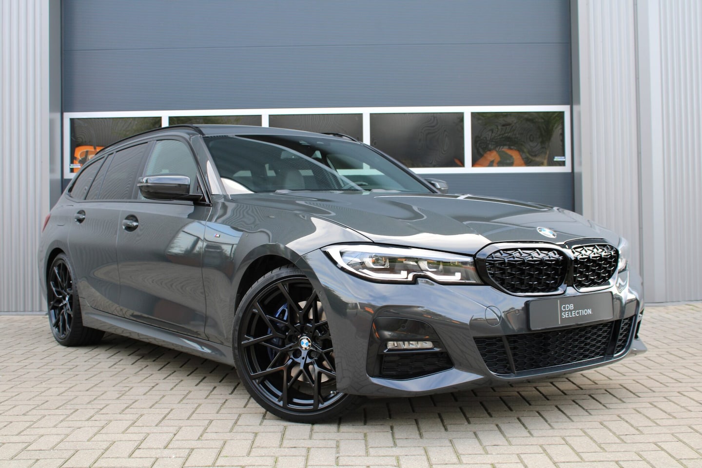 BMW 3-serie Touring - 330i | M340i Look | Pano | Apple Carplay | Sfeerverlichting | LED | Stoelverwarming - AutoWereld.nl