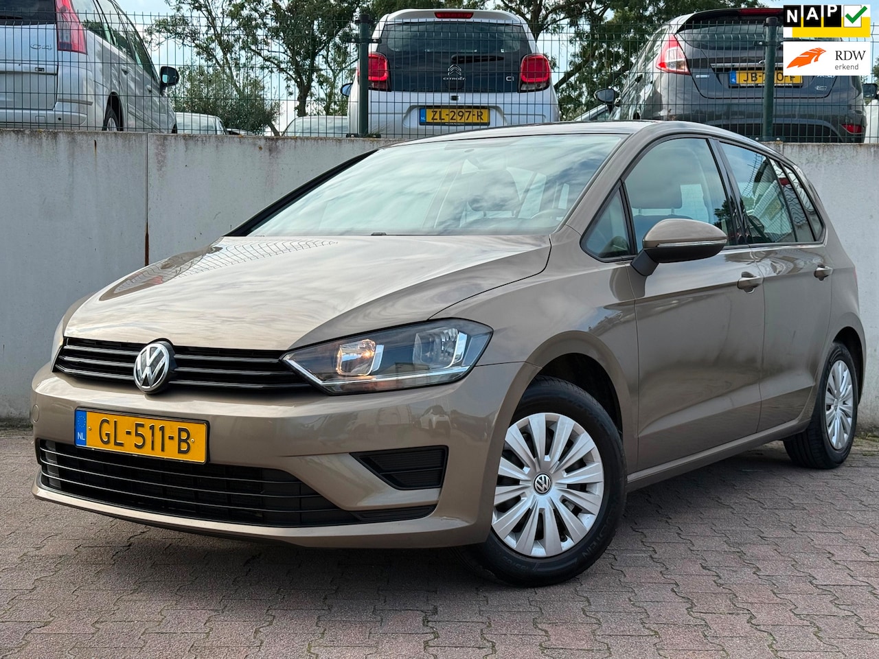 Volkswagen Golf Sportsvan - 1.2 TSI Trendline/AIRCO/TRAKHAAK/HOGE INSTAP/104010 KM NAP/APK 04-2027/NETTE AUTO/ - AutoWereld.nl
