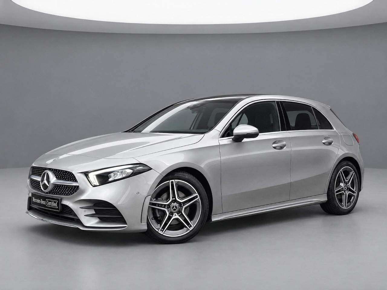 Mercedes-Benz A-klasse - 180 Business Solution AMG | Trekhaak | Cruise Control | Stoelverwarming - AutoWereld.nl
