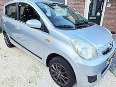 Daihatsu Cuore - 1.0 Premium Daihatsu Cuore 1.0 Premium Bouwjaar 20-06-2008 Kilometerstand 92.000 (met nap certificaat)