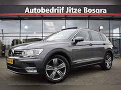 Volkswagen Tiguan - 1.4 TSi Connected Series Panoramadak | Full Map Navi | Virtual | Telefonie | Trekhaak