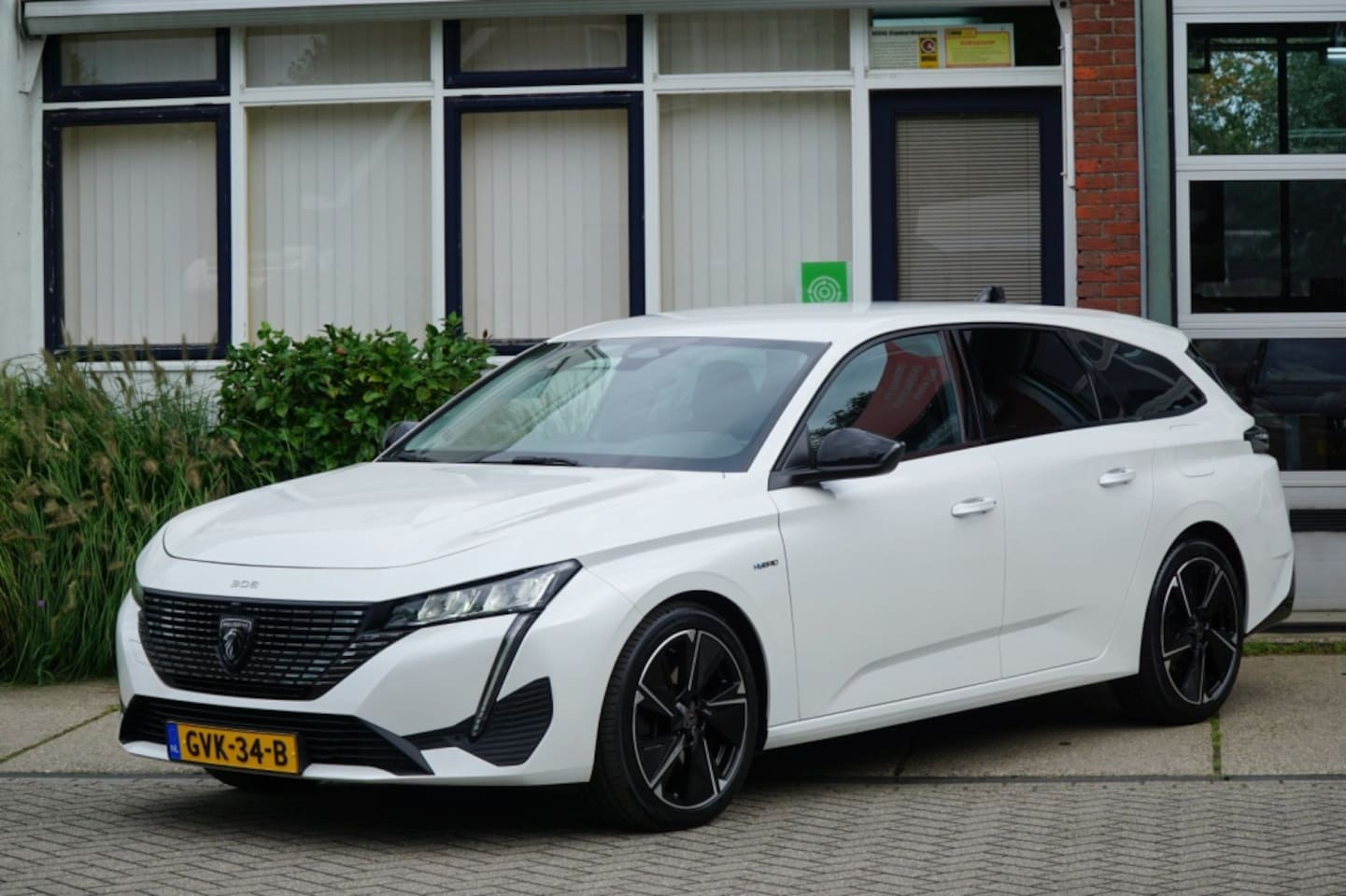 Peugeot 308 SW - 1.6 HYbrid 180pk e-EAT8 Allure - AutoWereld.nl