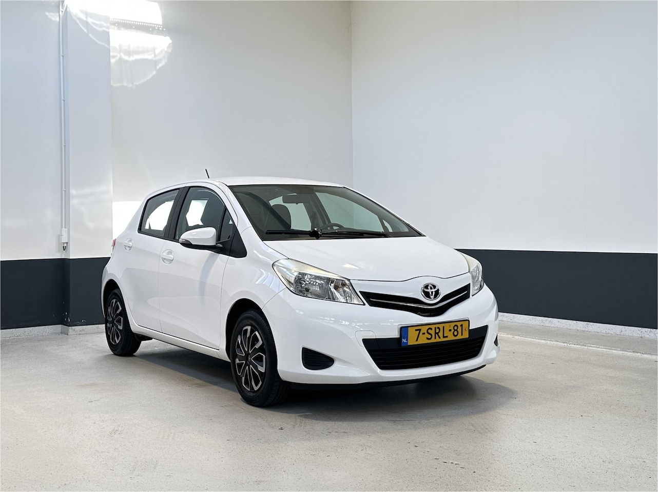 Toyota Yaris - 1.0 VVT-i Now| Airco| C.V | Radio| 5-DRS| - AutoWereld.nl