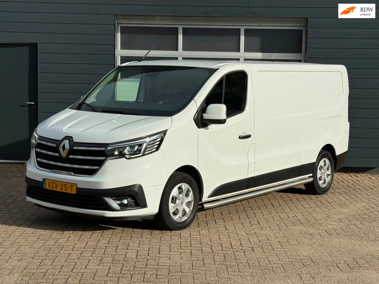 Renault Trafic - 2.0 dCi 110 T30 L2H1 Work Edition! RIJKLAAR! DEALER ONDERHOUDEN - AutoWereld.nl