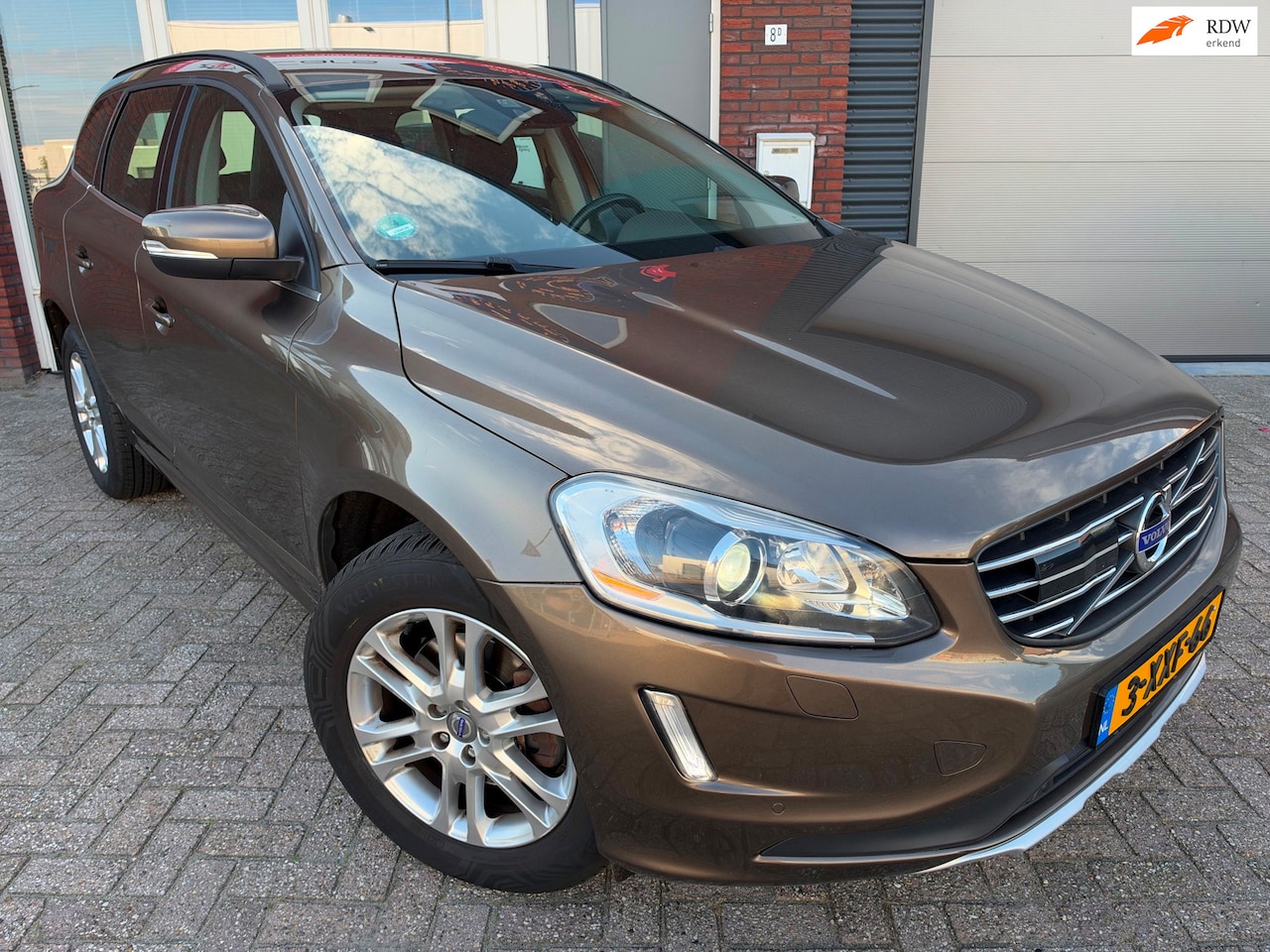 Volvo XC60 - 2.0 D4 FWD Summum / Navi / PDC / Memory / Blis / AUT / Stoelverw - AutoWereld.nl