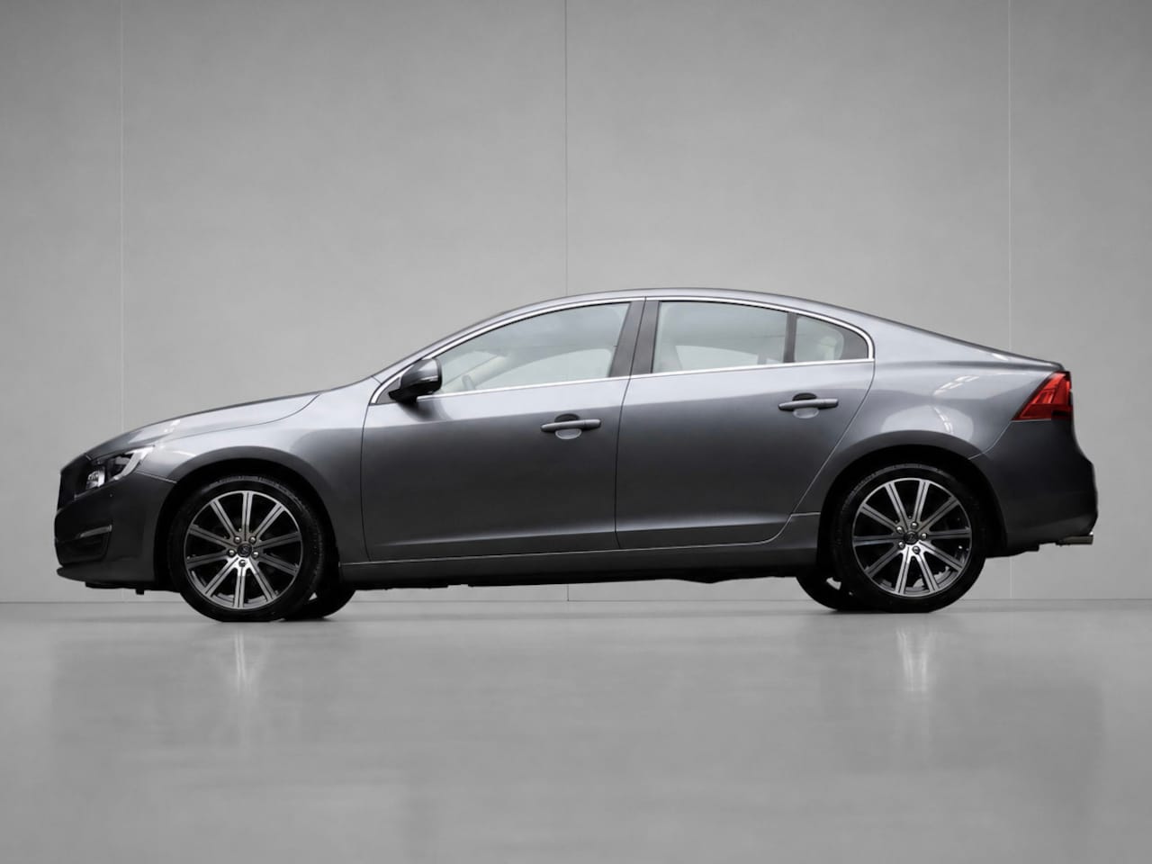 Volvo S60 - 2.0 T4 Summum Sport (SCHUIFDAK,NAVI,CAMERA,STOEL/STUURVERWARMING,CLIMATE,CRUISE,LED,ELEKTR - AutoWereld.nl