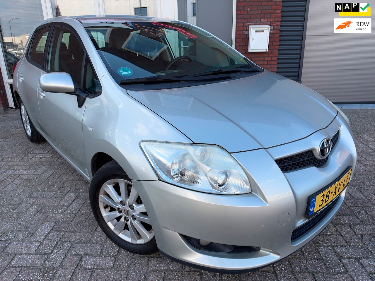 Toyota Auris - 1.6-16V Luna Business / Navi / Clima / Keyless / NAP - AutoWereld.nl
