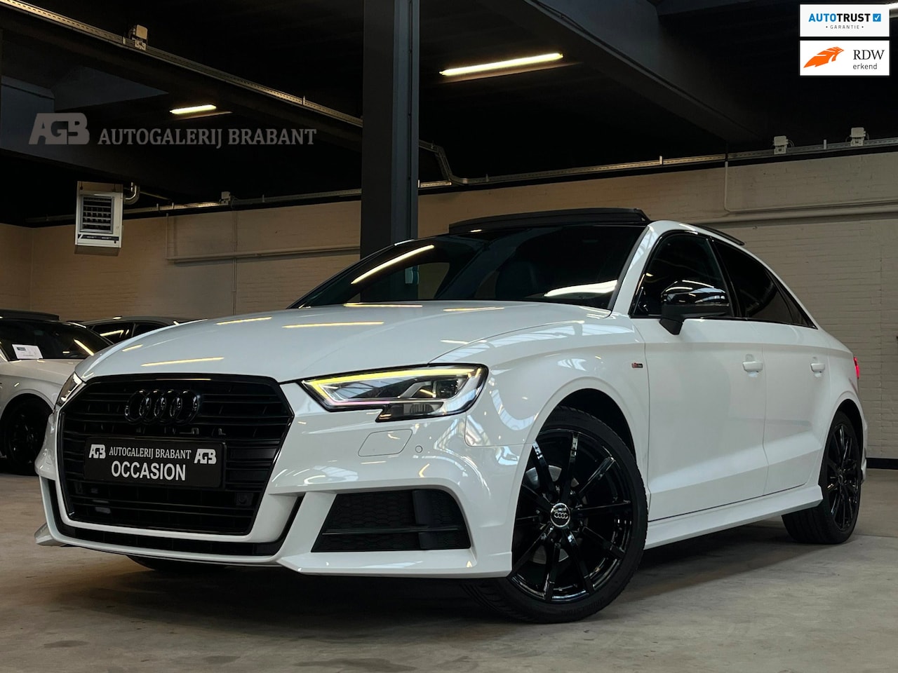 Audi A3 Limousine - 1.4 TFSI Sport S Line Pano/Virtual/Carplay/Automaat - AutoWereld.nl