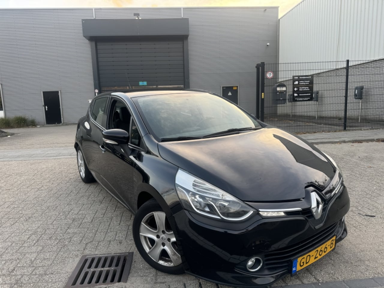 Renault Clio - 1.5 DCI NAVI CRUISE CLIMA 2015 - AutoWereld.nl