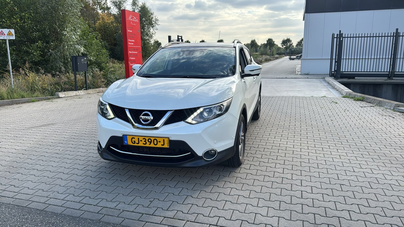 Nissan Qashqai - 1.2 Tekna 162.000 NAP AUTOMAAT PANORAMA DAK LEER WIT 2015 - AutoWereld.nl