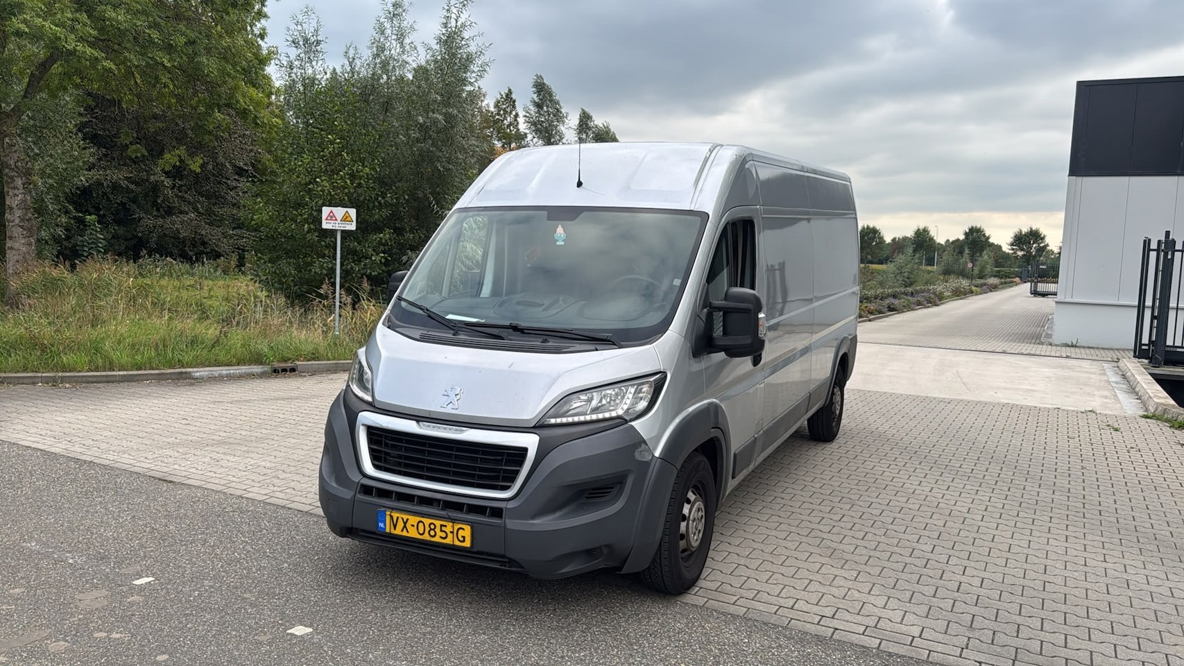 Peugeot Boxer - 435 2.2 HDI L4H2 XR AIRCO MAXI GRIJS 2016 - AutoWereld.nl