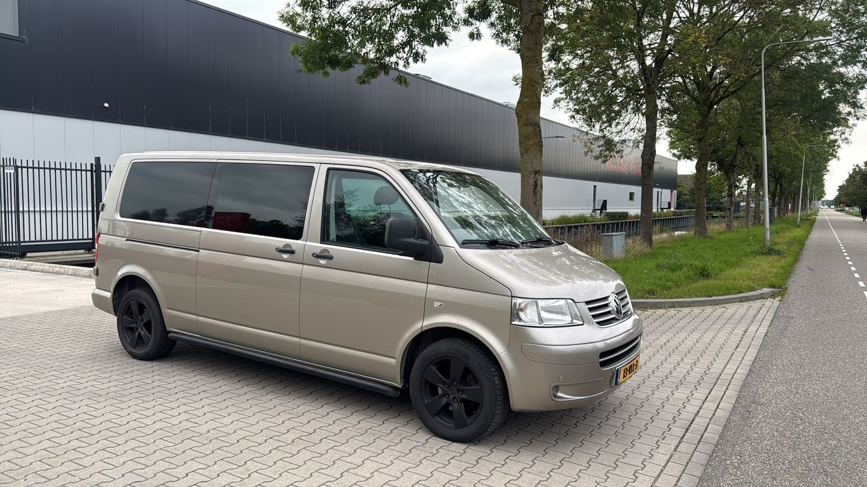 Volkswagen Transporter - 2.5 TDI 340 Highline DC AUTOMAAT DUBBELE CABINE LEER AIRCO LANG GRIJS 2008 - AutoWereld.nl