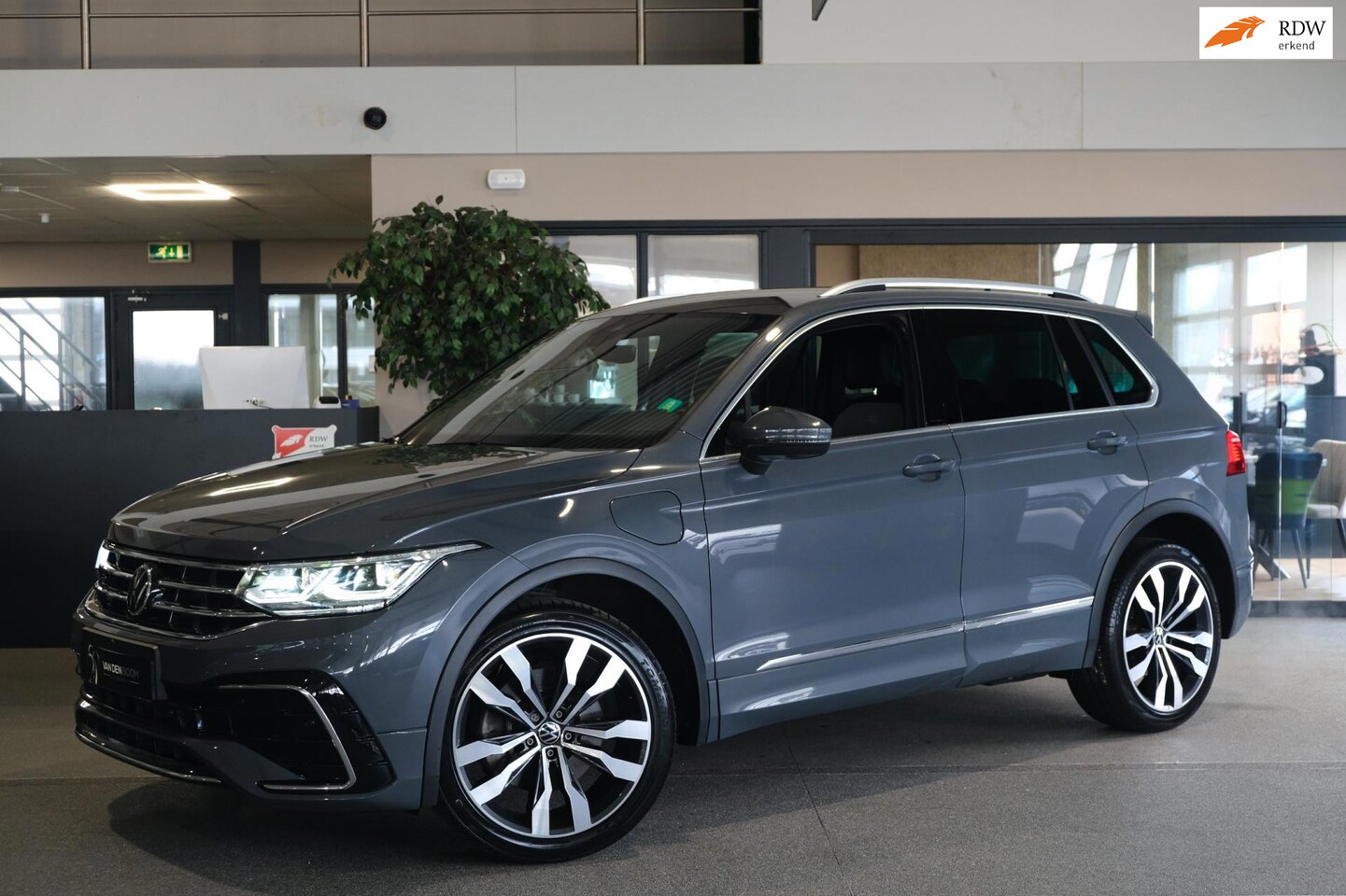 Volkswagen Tiguan - 1.4 TSI eHybrid 2x R-Line 245pk Led Navi Cam - AutoWereld.nl