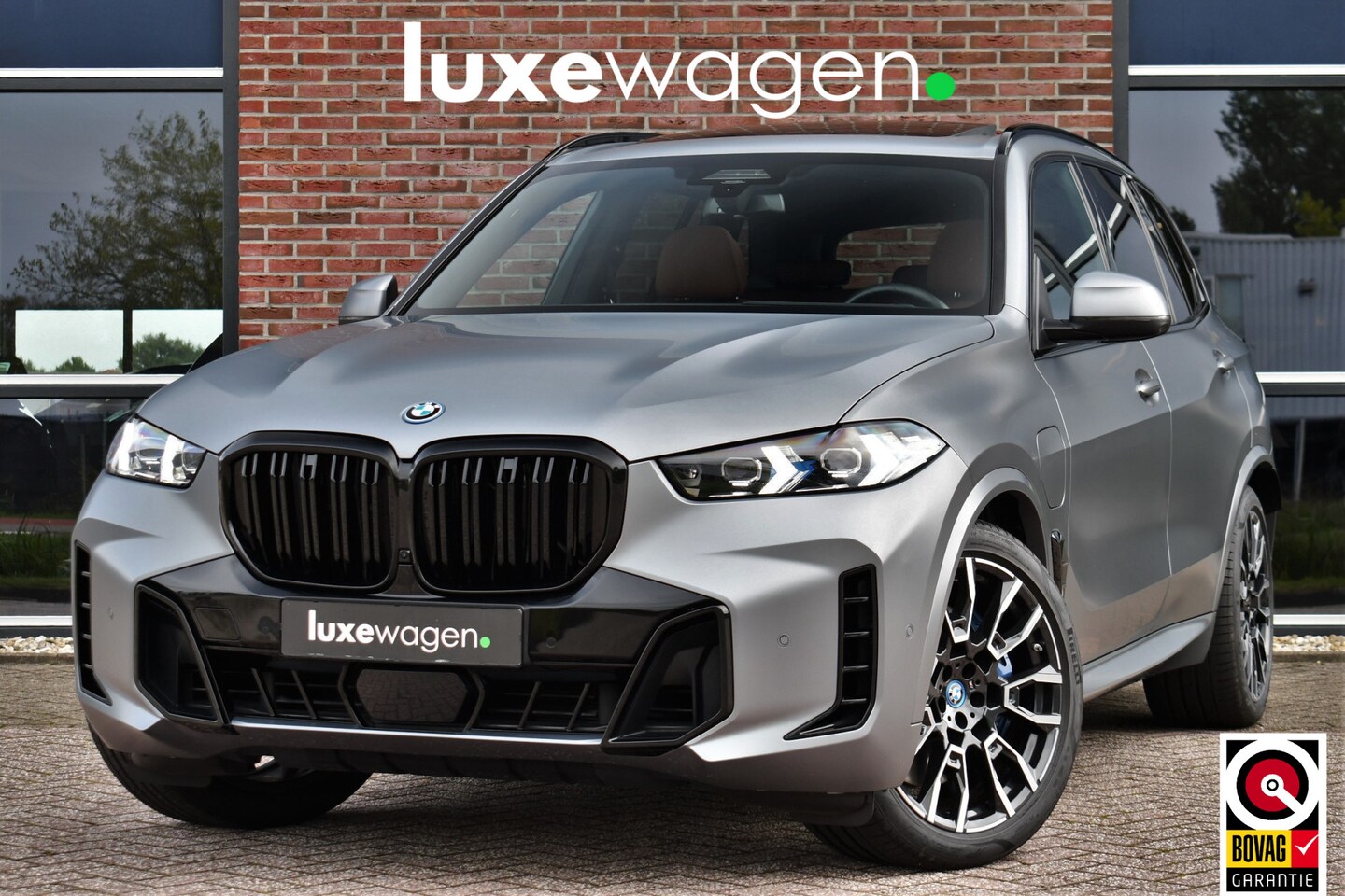 BMW X5 - xDrive50e M-Sport Frozen-grey Pano Trekh Massage ACC 360 HUD 4WS Soft-close H/K - AutoWereld.nl