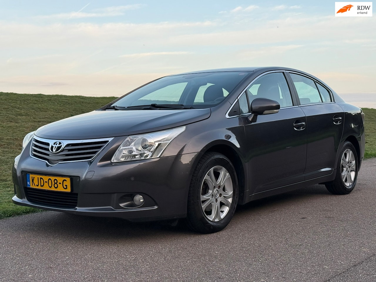 Toyota Avensis - 1.8 VVTi Business | Navi | Automaat | Leder | Bluetooth - AutoWereld.nl