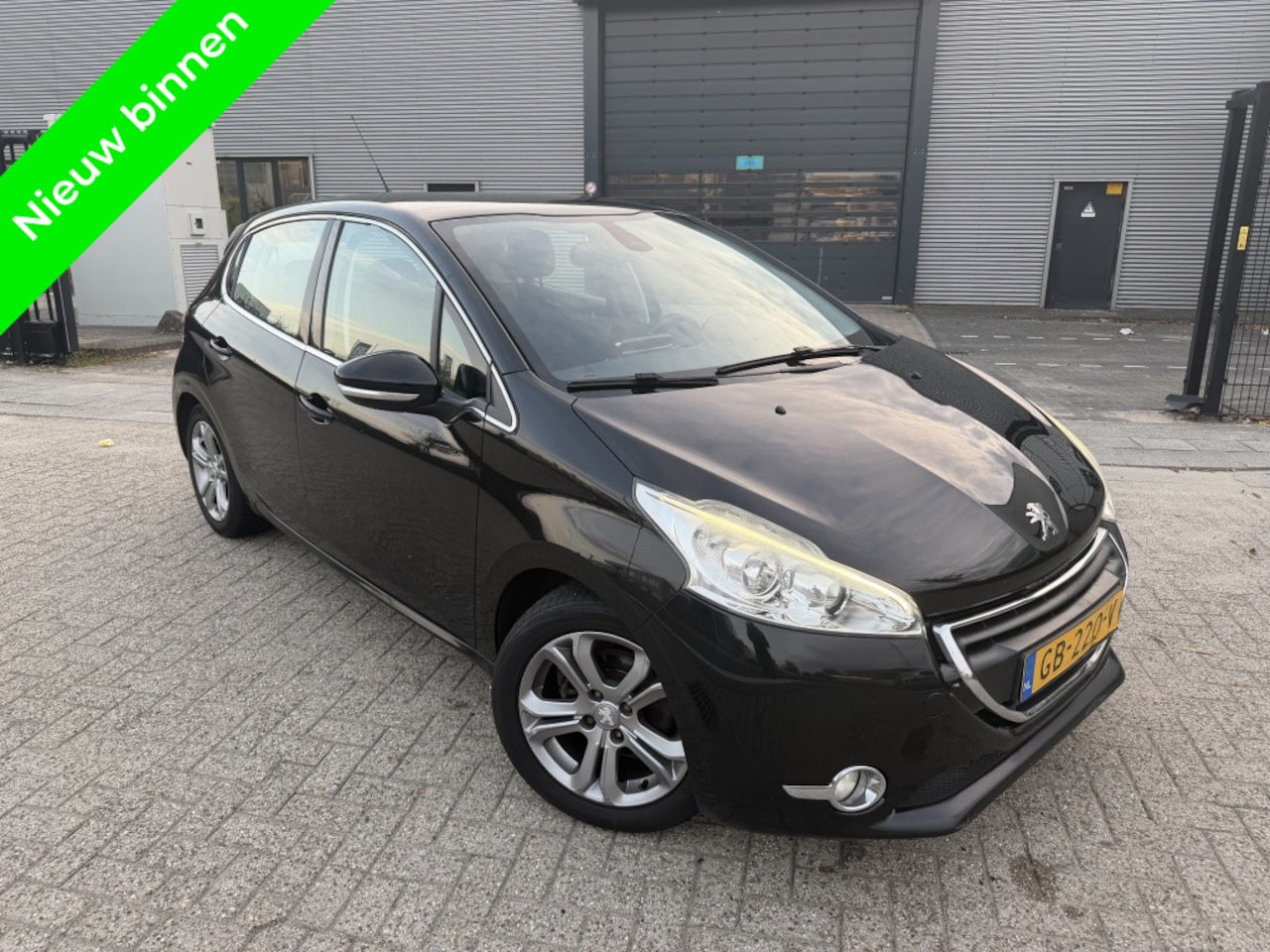 Peugeot 208 - 1.6 HDi Allure Navi|Clima|Cruise|Sensoren - AutoWereld.nl
