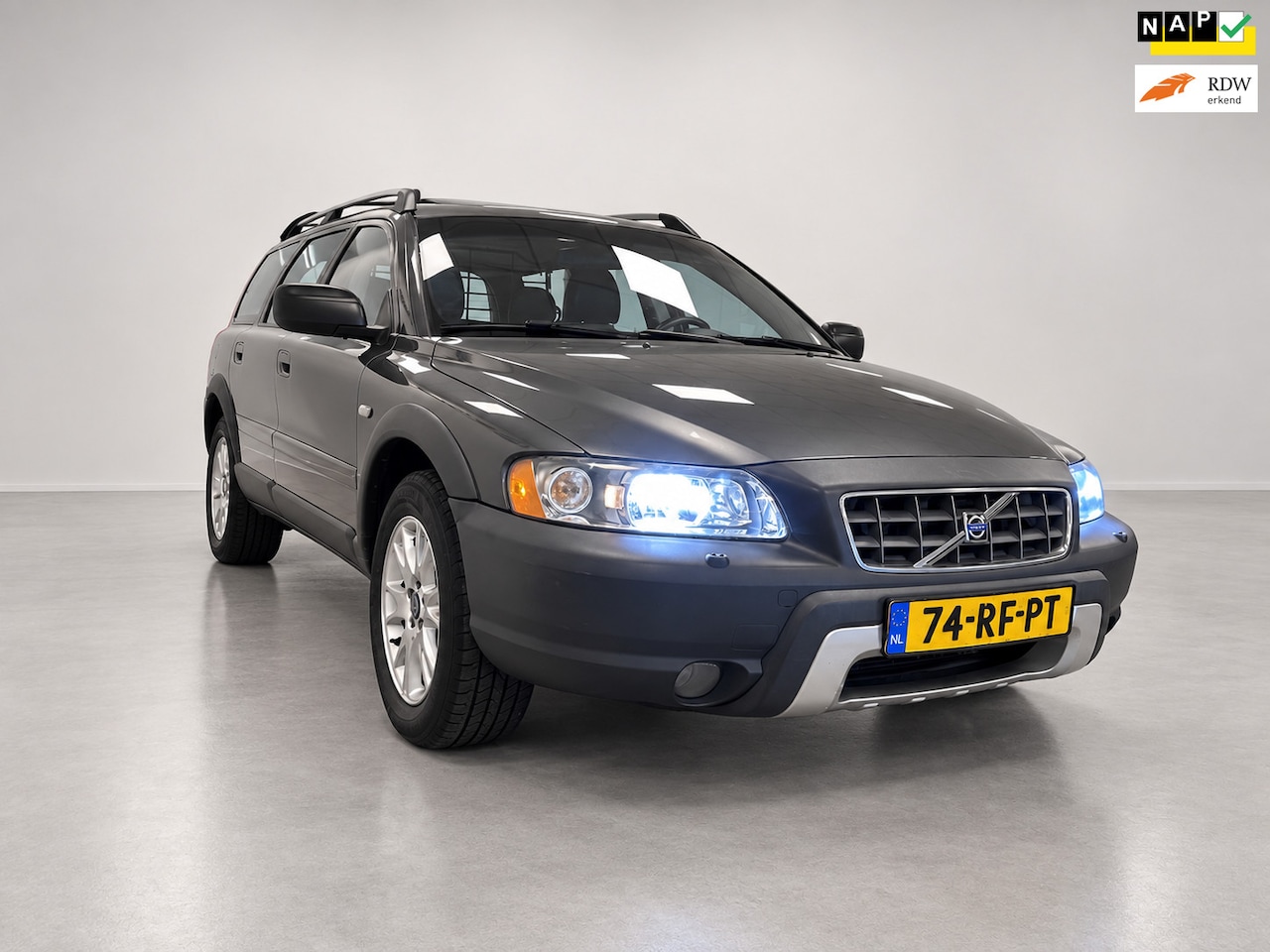 Volvo XC70 - 2.5 T Summum 2.5 T Summum Nieuwe APK. - AutoWereld.nl