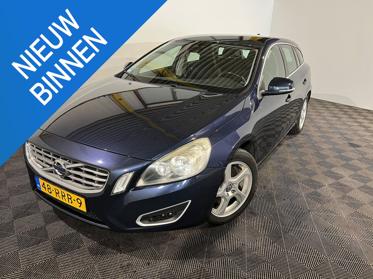 Volvo V60 - 1.6 T3 Momentum 1.6 T3 Momentum - AutoWereld.nl