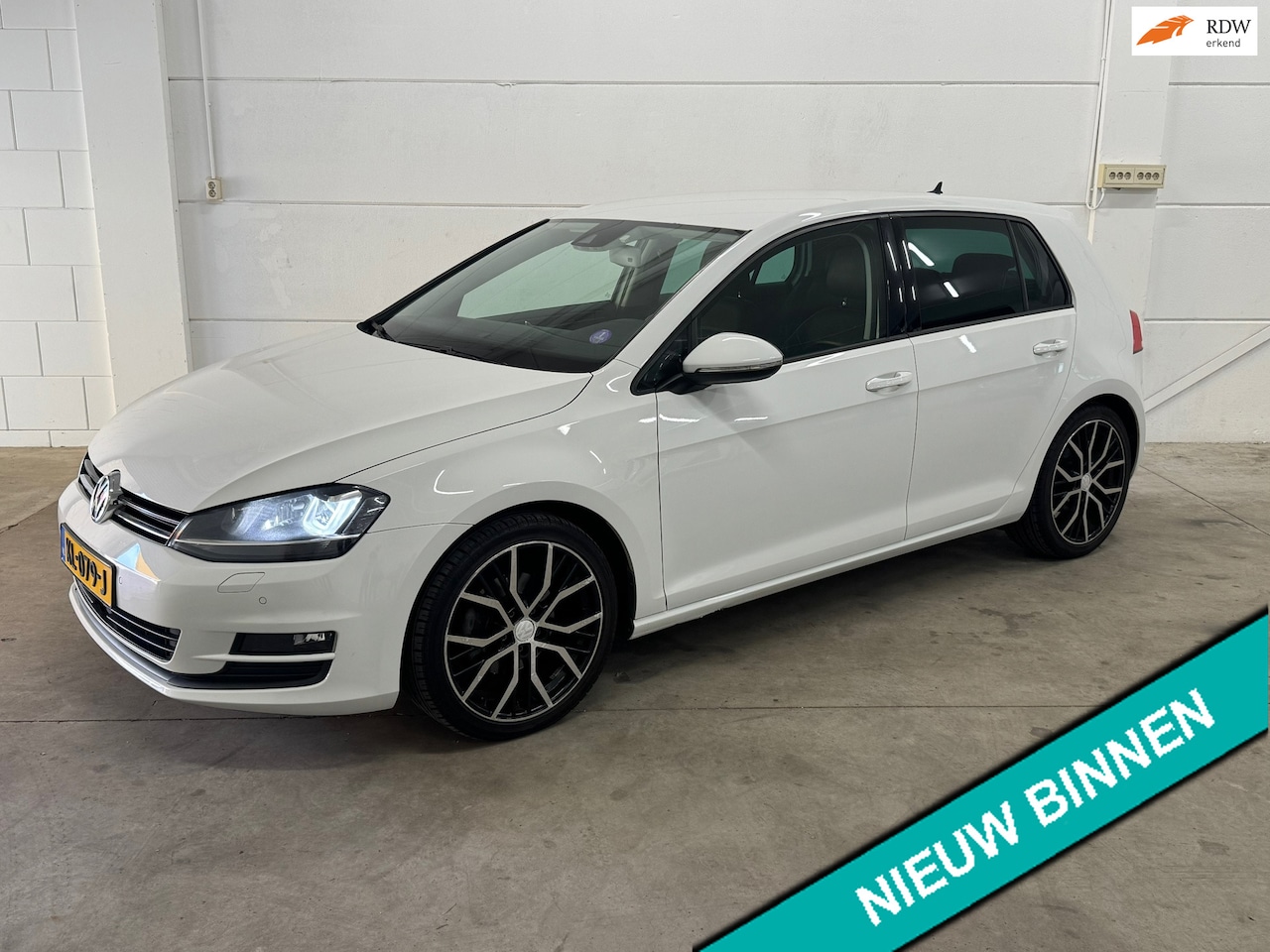 Volkswagen Golf - 1.4 TSI DSG Connected Series,Trekhaak,Massage stoel, ACCcruisecontrool - AutoWereld.nl