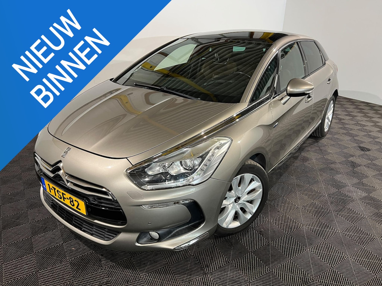 Citroën DS5 - 2.0 Hybrid4 Sport Chic 2.0 Hybrid4 Sport Chic - AutoWereld.nl