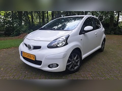 Toyota Aygo - 1.0-12V Dynamic Navigator NAVI DONKER GLAS AIRCO
