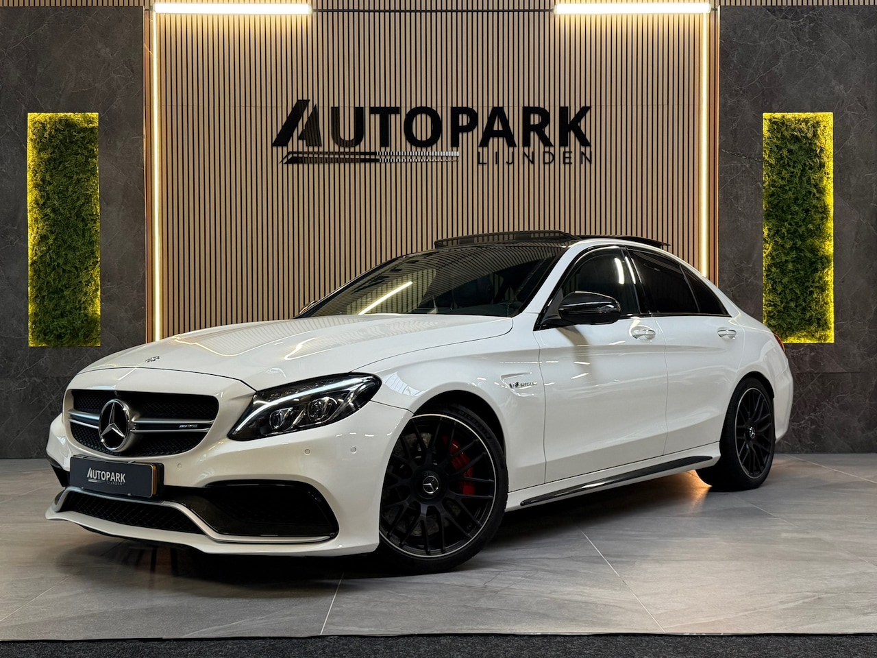 Mercedes-Benz C-klasse - AMG 63 S |PANO|360 CAMERA|HUD|BURMESTER 3D|CARBON|MEMORY|SFEERVERLICHTING|DEALERONDERHOUDE - AutoWereld.nl