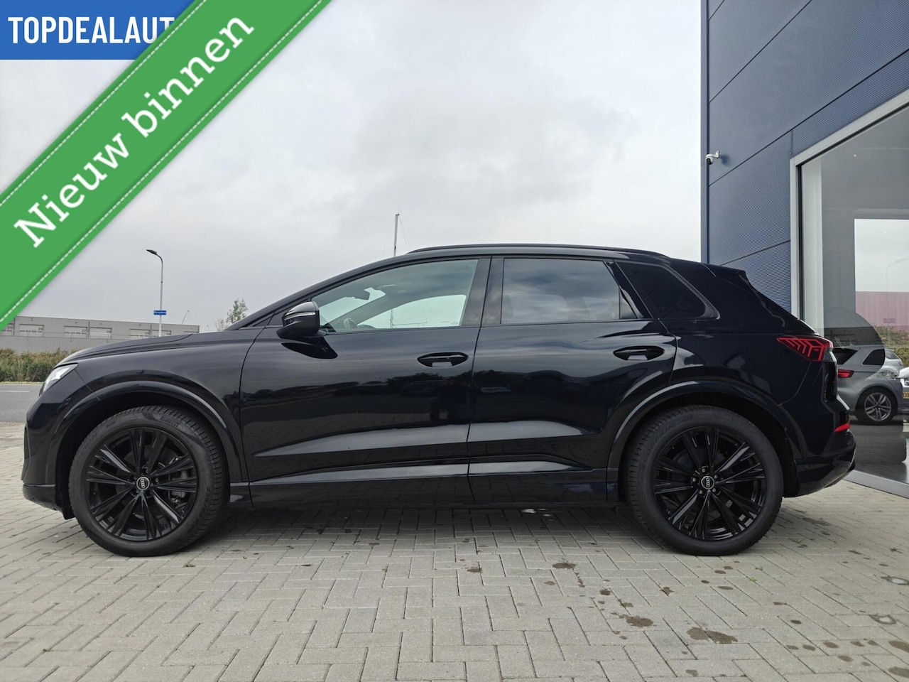 Audi Q4 e-tron - 45 Black Edition 82 kWh Trekhk, Pano 94% SOH - AutoWereld.nl