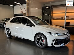 Volkswagen Golf - 8.5 1.5 eTSI R-Line Facelift Panorama IQ-light Camera