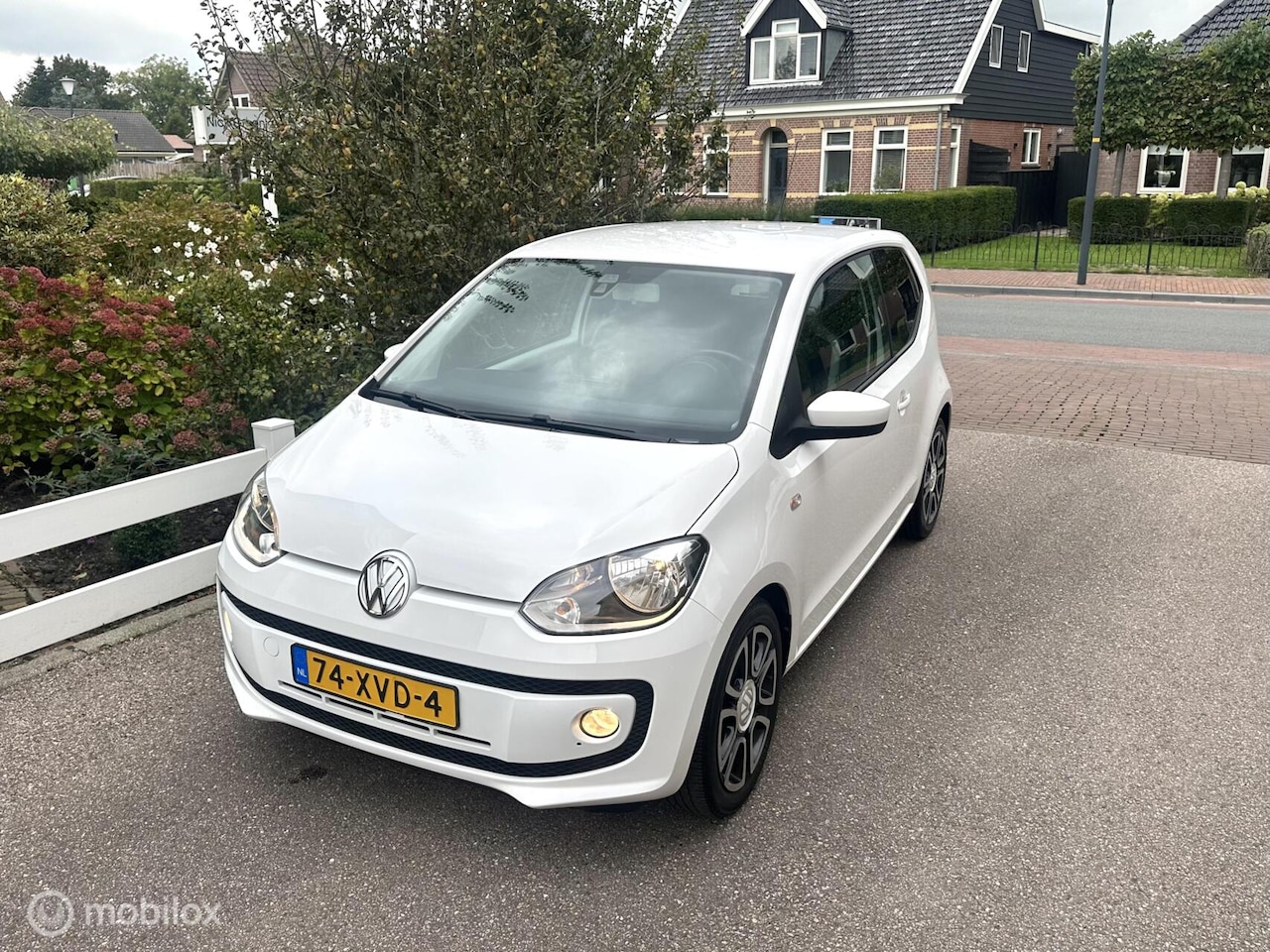 Volkswagen Up! - 1.0 high up! BlueMotion AIRCO CARPLAY NAVIGATIE NETTE EN ZUINIGE AUTO!! - AutoWereld.nl