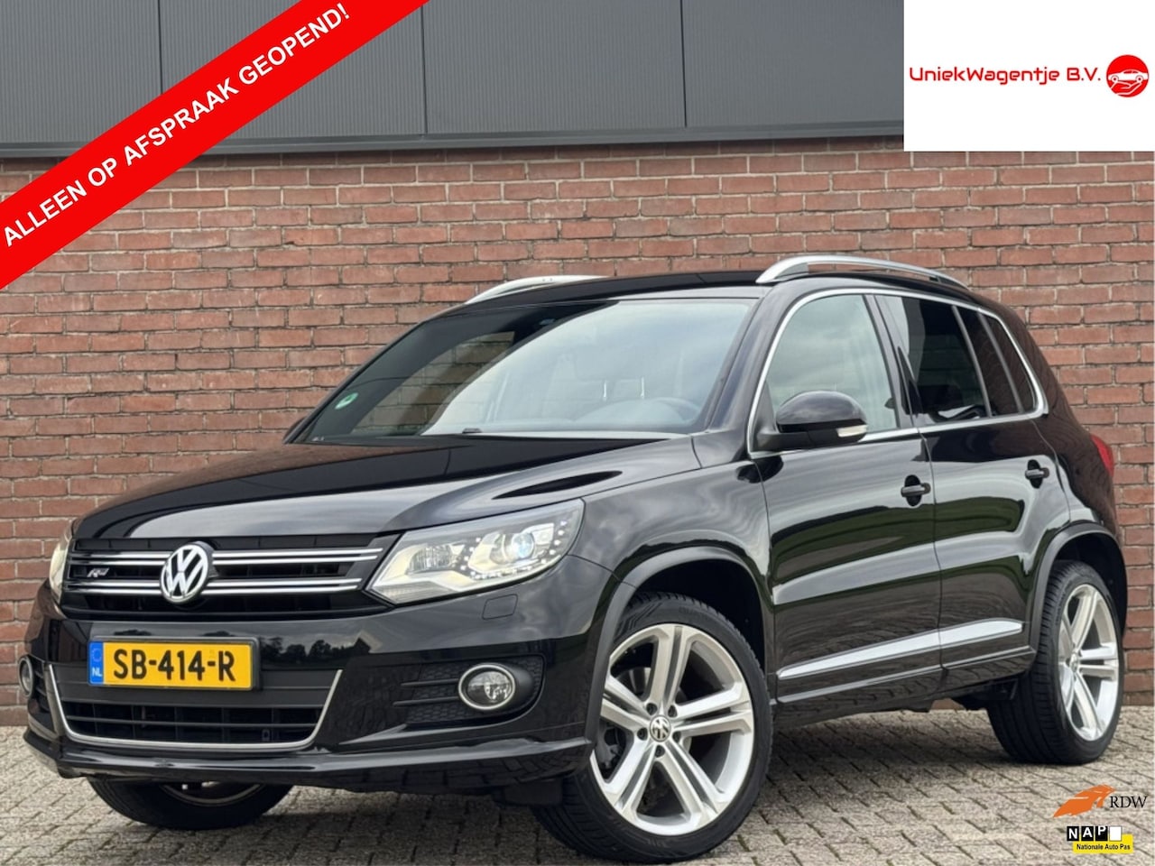 Volkswagen Tiguan - 1.4 TSI R-LINE EDITION | LEDER | TREKHAAK! - AutoWereld.nl
