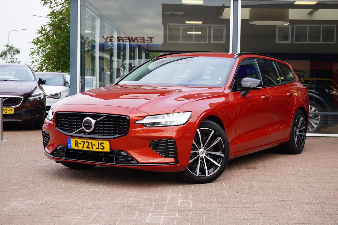 Volvo V60 - 2.0 T6 Plug-in hybrid AWD Plus Dark | Automaat | 113.000KM | Vol opties | 2022 | Dealeraut - AutoWereld.nl