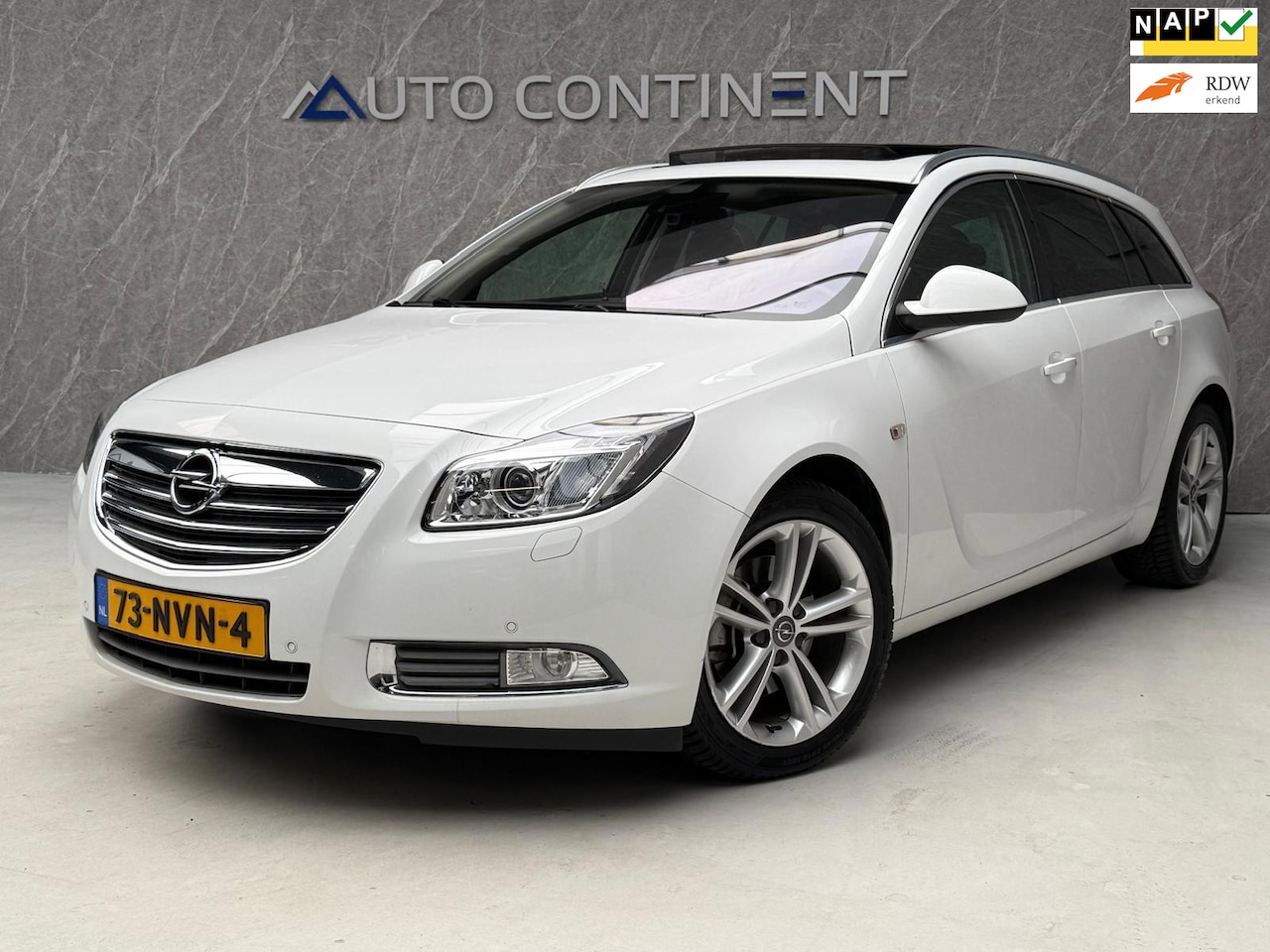 Opel Insignia Sports Tourer - 1.6 T / NAP / Onderhouden / Panorama / APK - AutoWereld.nl