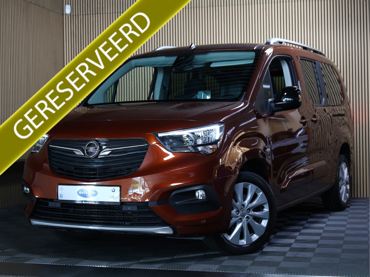 Opel Combo - 1.2 Turbo Innovation XL 7pers AUTOM NAVI Carplay TREKH 360 Cam L2H1 '21 - AutoWereld.nl