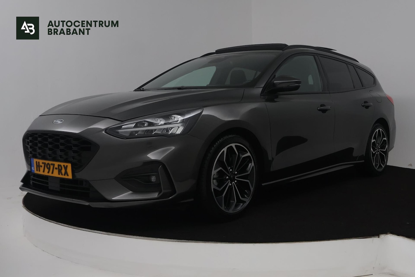 Ford Focus Wagon - 1.5 EcoBoost Vignale (PANORAMADAK, STOEL/STUUR VERWARMING, CAMERA, CRUISE CONTROL ADAPTIEF - AutoWereld.nl