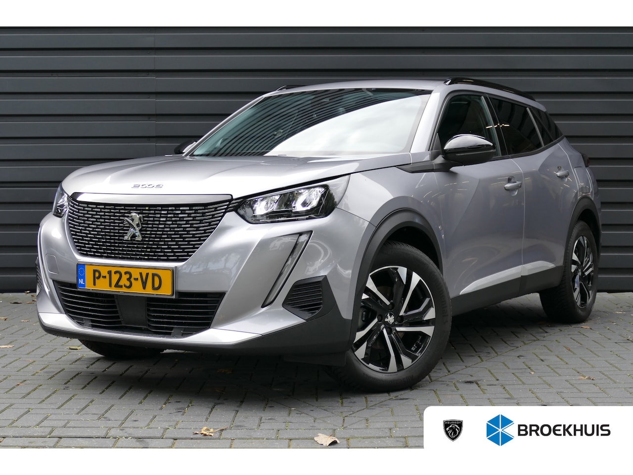 Peugeot 2008 - 1.2 PURETECH 100PK ALLURE PACK / CAMERA / TREKHAAK / 17"LMV /  NAVI / CLIMA / LED / PDC / - AutoWereld.nl