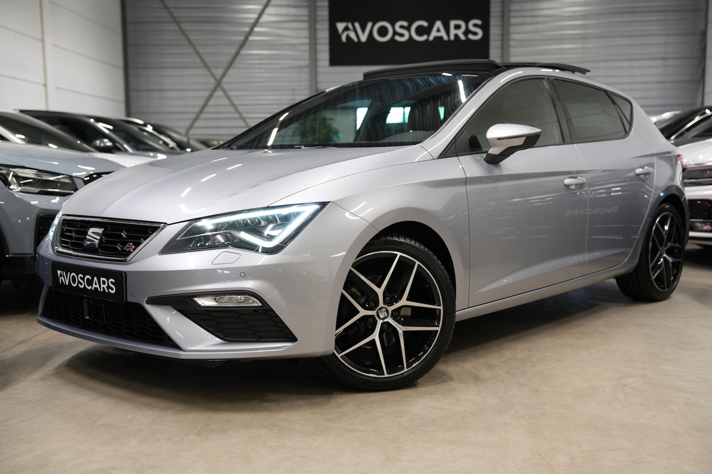 SEAT Leon - 1.5 TSI FR DSG * Pano - LED - 18" - Beats - App - DAB - Stoelverwarming * - AutoWereld.nl