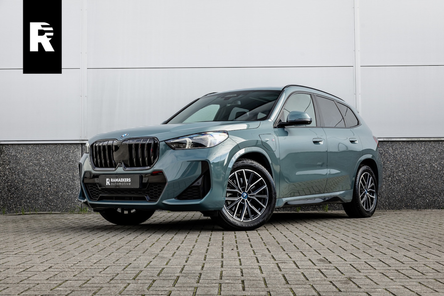 BMW X1 - xDrive30e Pano / Leder / Harman Kardon / 360 camera / Head-up / Massage stoel / - AutoWereld.nl