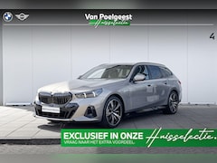 BMW 5-serie Touring - 530e M Sport Edition M-Sport | Trekhaak | Glazen Dak | Driving Assistant Plus | 20 inch |