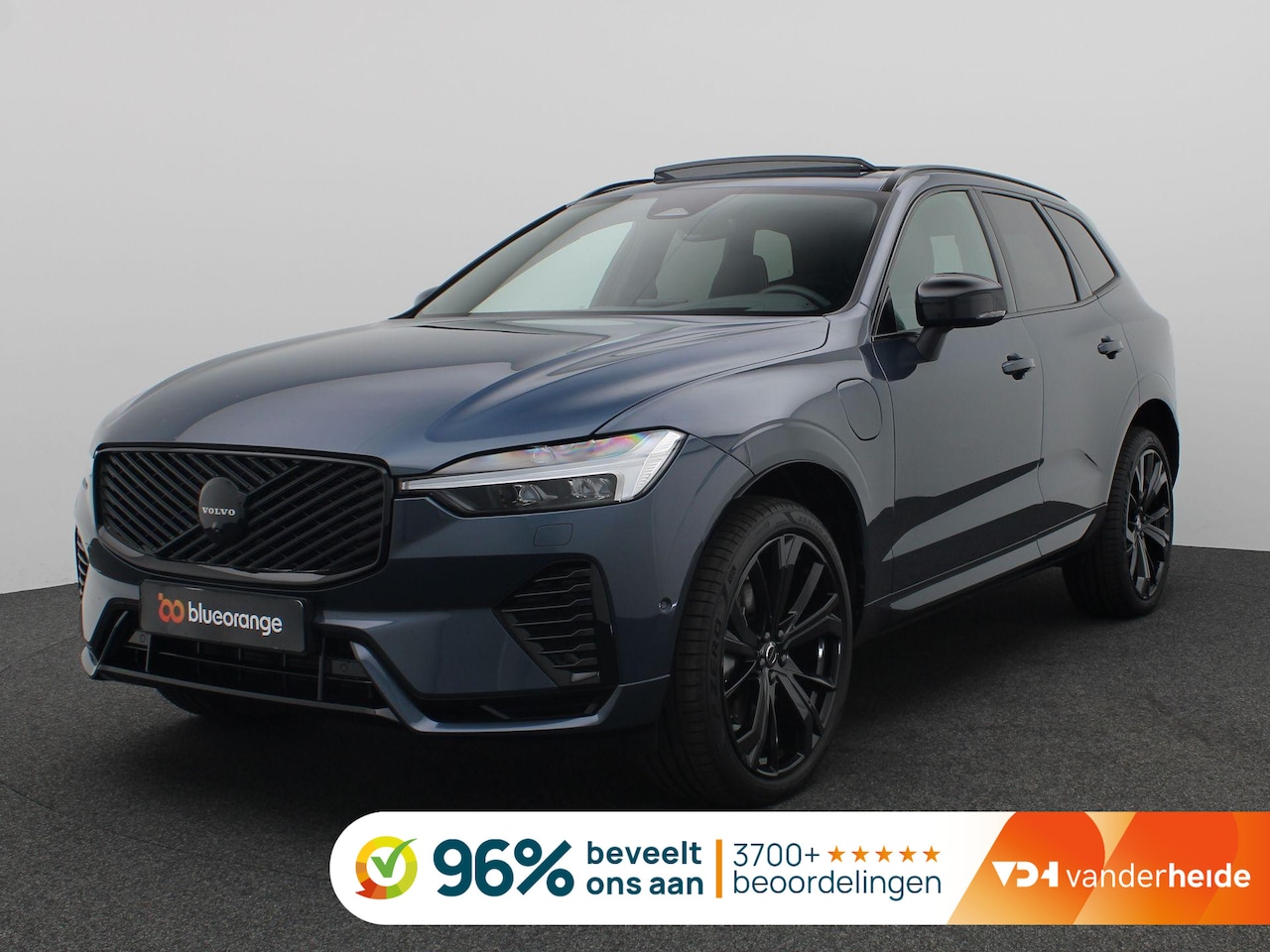 Volvo XC60 - 2.0 T6 Plug-in hybrid AWD Plus Black Edition 350PK Panoramadak, Trekhaak, Luchtvering, 21" - AutoWereld.nl