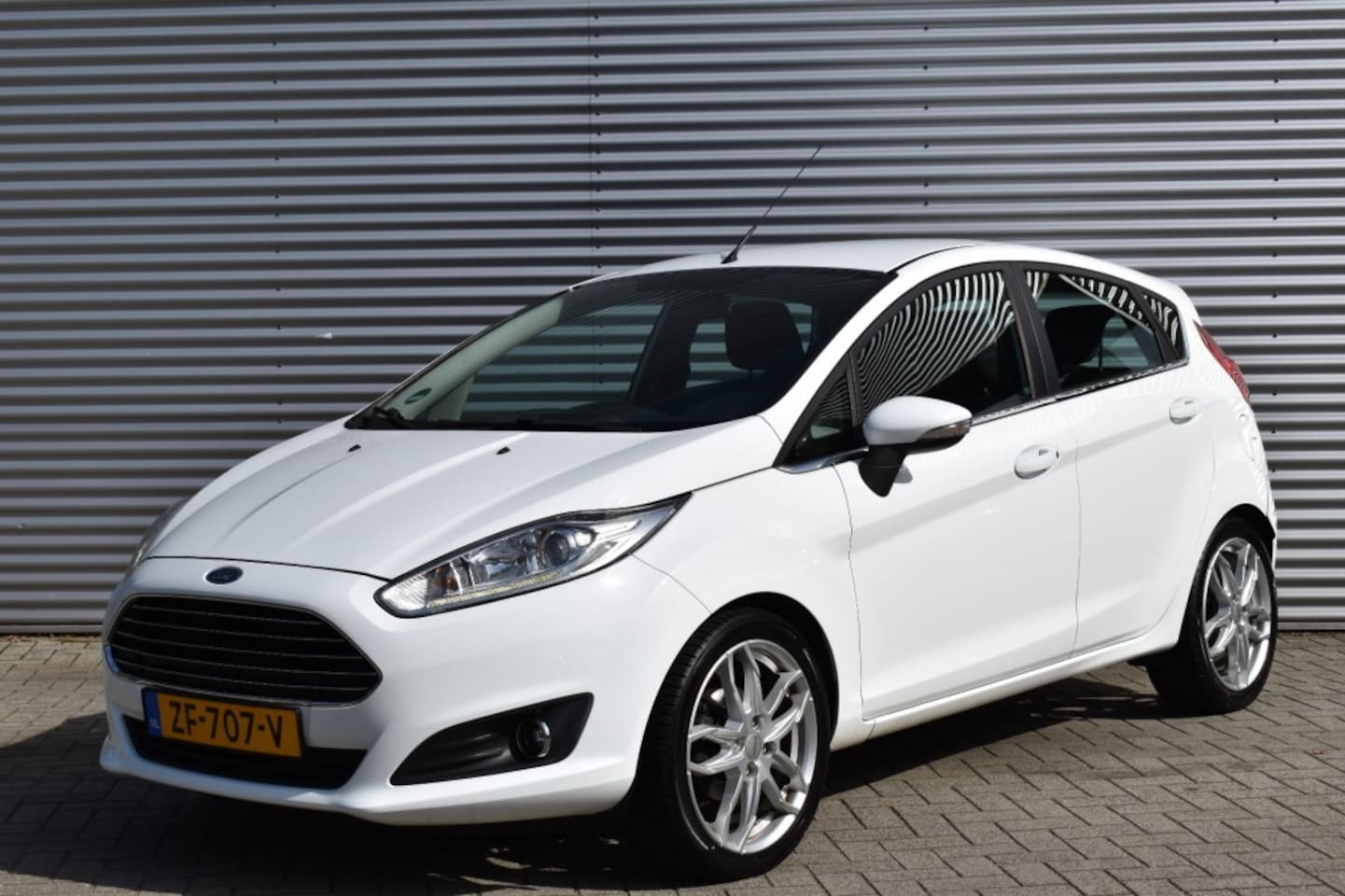 Ford Fiesta - 1.0 ECOB. TITANIUM / 17 VELGEN / STOELVERWARMING / CLIMATE-CONTROL / - AutoWereld.nl