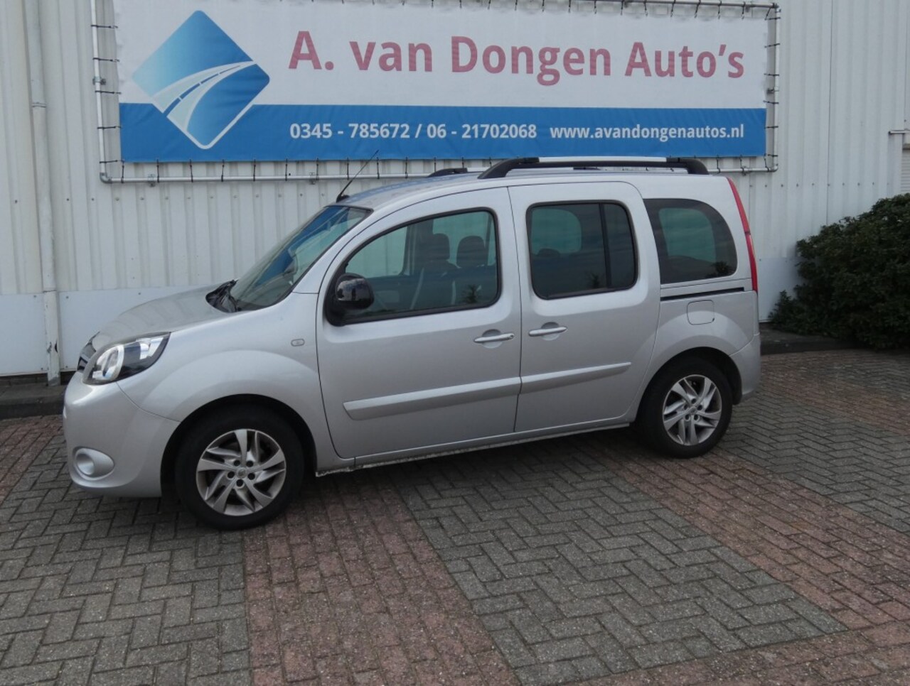 Renault Kangoo - 1.2 TCE LIMITED SenS,Clima,Trhaak,Navi,APK 13-6-27 - AutoWereld.nl