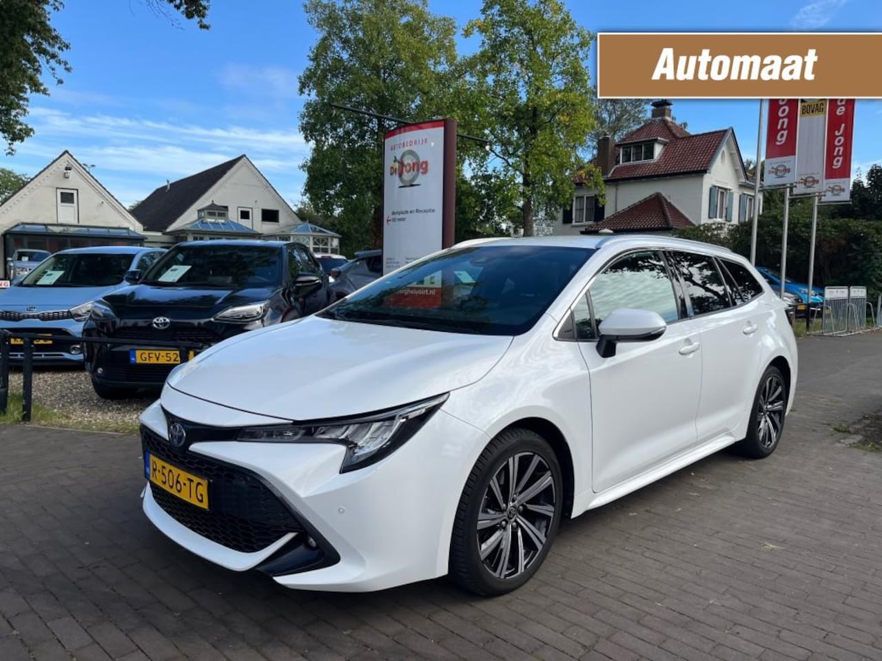 Toyota Corolla Touring Sports - TOURING SPORTS 2.0 HYBRID BUSINESS PLUS 152PK AUTOMAAT / NAVI / CAMERA / DAB / ADAP. CRUIS - AutoWereld.nl