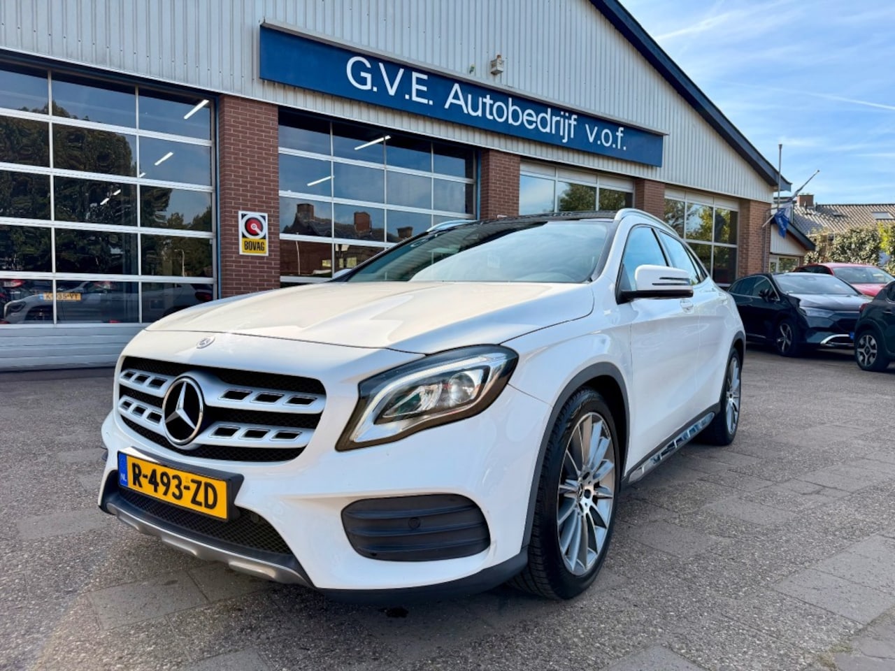 Mercedes-Benz GLA-Klasse - 200 PREMIUM PLUS A/T Leder panorama dak Trekhaak. - AutoWereld.nl
