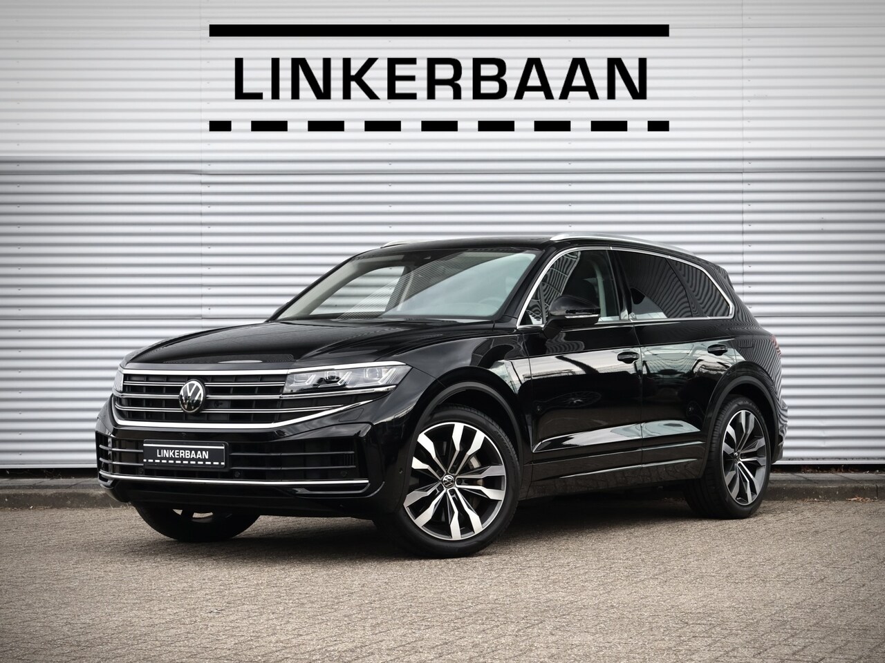 Volkswagen Touareg - 3.0 TSI eHybrid 4Motion Elegance | Panoramadak | Massage | Trekhaak | 21 inch | - AutoWereld.nl