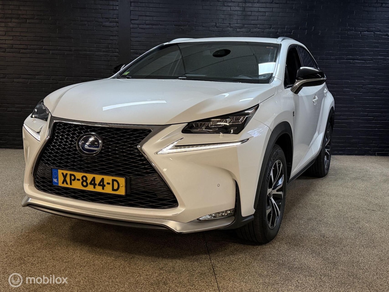 Lexus NX - 300h AWD F SPORT Luxury Line | DEALER ONDERH CAMERA - AutoWereld.nl