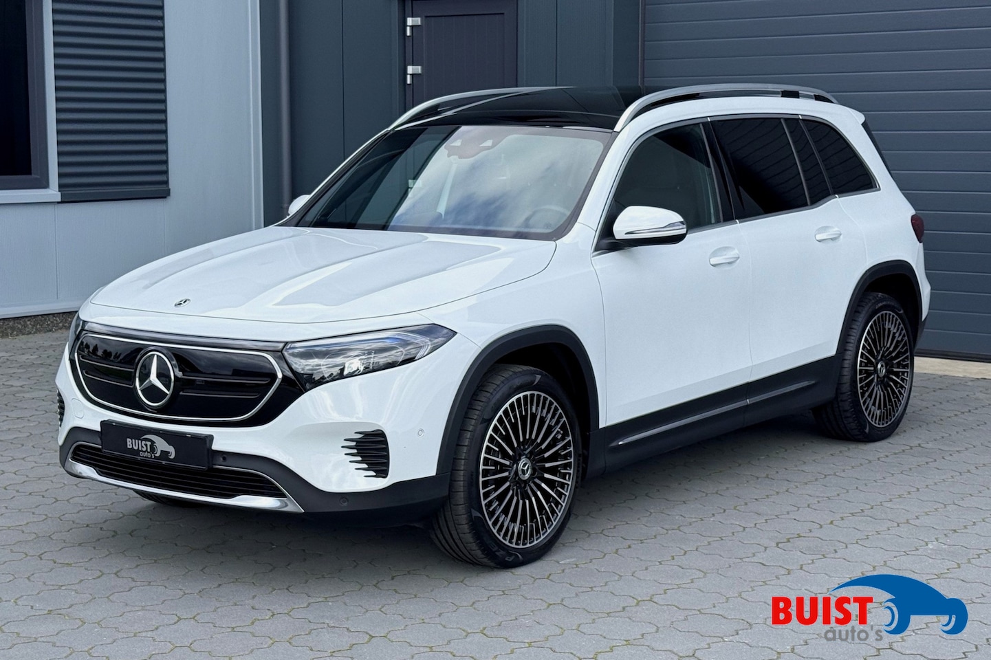 Mercedes-Benz EQB - 300 4MATIC Luxury Line 67 kWh PANO BURMESTER SFEER 20" AMG 30673KM! - AutoWereld.nl