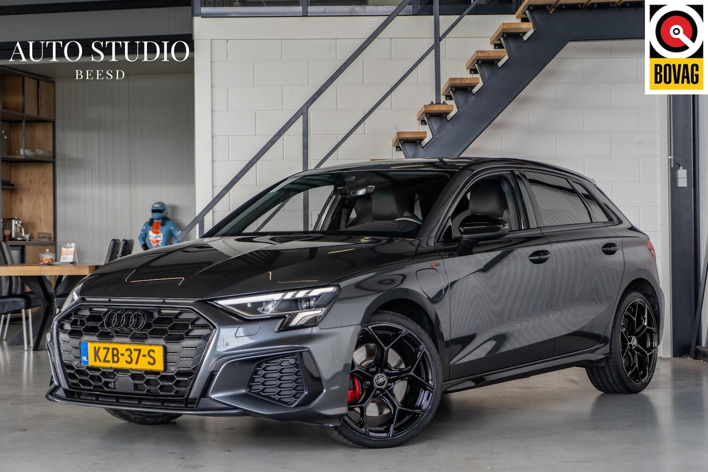 Audi A3 Sportback - 45 TFSI e S-line | Leer met rode stiksels | Sfeer | Cam - AutoWereld.nl
