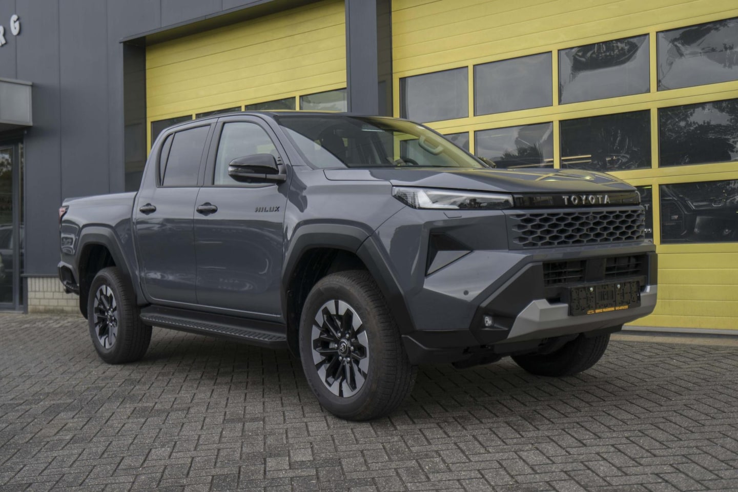 Toyota HiLux - Toyota Hilux 2.8 D-4D MHEV Double Cab Style - AutoWereld.nl