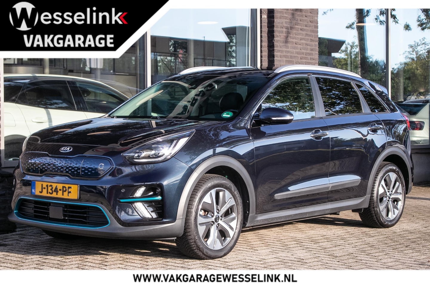 Kia e-Niro - ExecutiveLine 64 kWh - 3 Fase | Leer | JBL Audio | all season banden | SOH 100% - AutoWereld.nl
